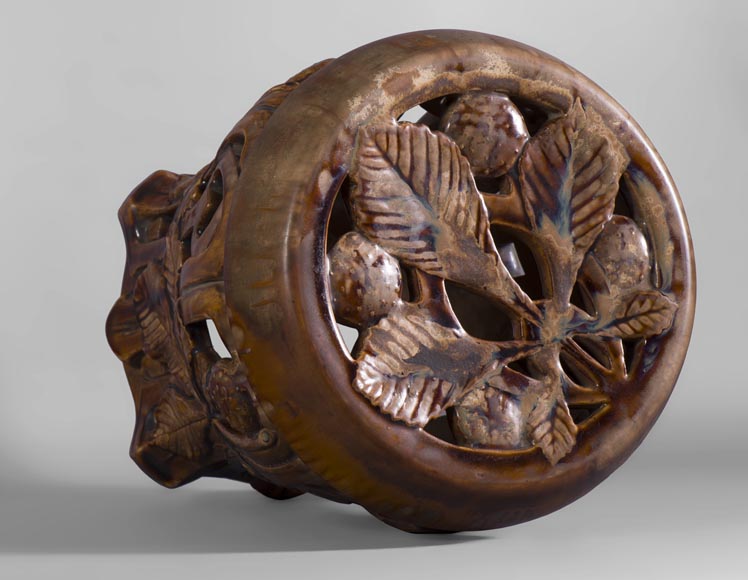 Rare tabouret Art Nouveau en céramique à décor ajouré de feuilles de marronnier Rare tabouret Art Nouveau en céramique à décor ajouré de feuilles de marronnier-4