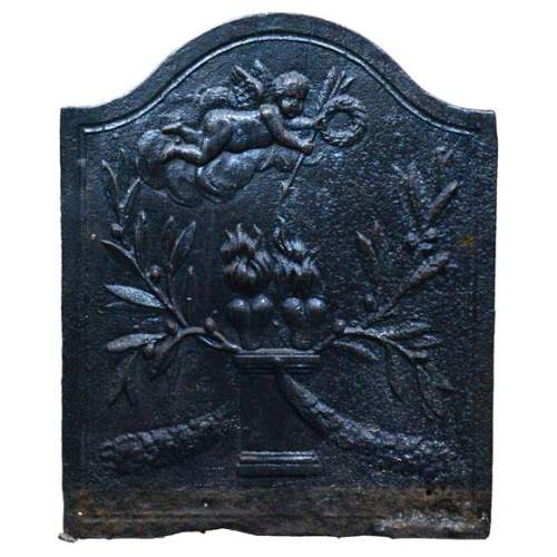 Deux coeurs brûlant sur un autel, ancienne petite plaque de cheminée d'époque Louis XVI