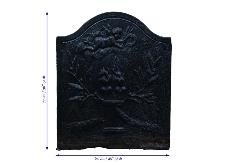 Deux coeurs brûlant sur un autel, ancienne petite plaque de cheminée d'époque Louis XVI  Deux coeurs brûlant sur un autel, ancienne petite plaque de cheminée d'époque Louis XVI -8