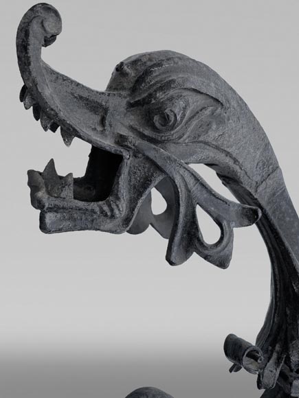 Potence en fer forgé à décor de chimère ailée Potence en fer forgé à décor de chimère ailée-3