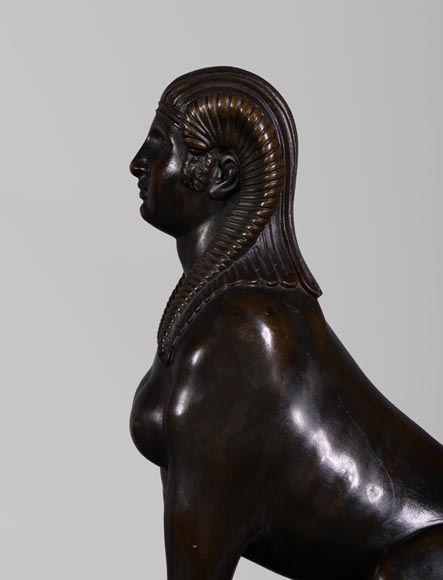 Paire de chenets de style Empire aux Sphinges, bronze doré et bronze à patine brune Paire de chenets de style Empire aux Sphinges, bronze doré et bronze à patine brune-4