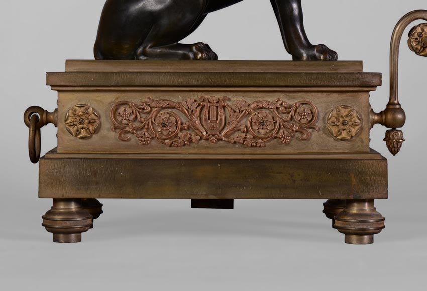 Paire de chenets de style Empire aux Sphinges, bronze doré et bronze à patine brune Paire de chenets de style Empire aux Sphinges, bronze doré et bronze à patine brune-6