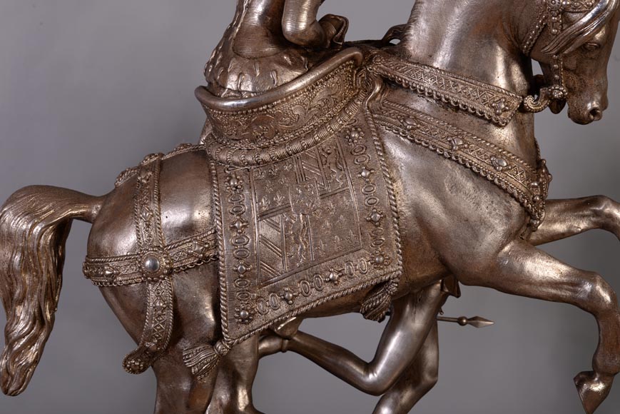 D'après Jean-Auguste BARRE (1811-1896) - Garniture de cheminée figurant Marie de Bourgogne partant à la chasse au faucon D'après Jean-Auguste BARRE (1811-1896) - Garniture de cheminée figurant Marie de Bourgogne partant à la chasse au faucon-5