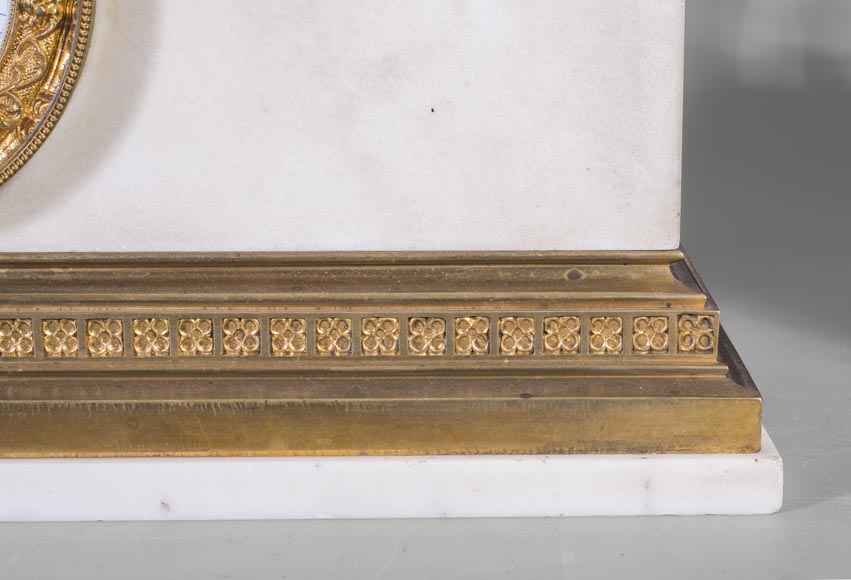 D'après Jean-Auguste BARRE (1811-1896) - Garniture de cheminée figurant Marie de Bourgogne partant à la chasse au faucon D'après Jean-Auguste BARRE (1811-1896) - Garniture de cheminée figurant Marie de Bourgogne partant à la chasse au faucon-8