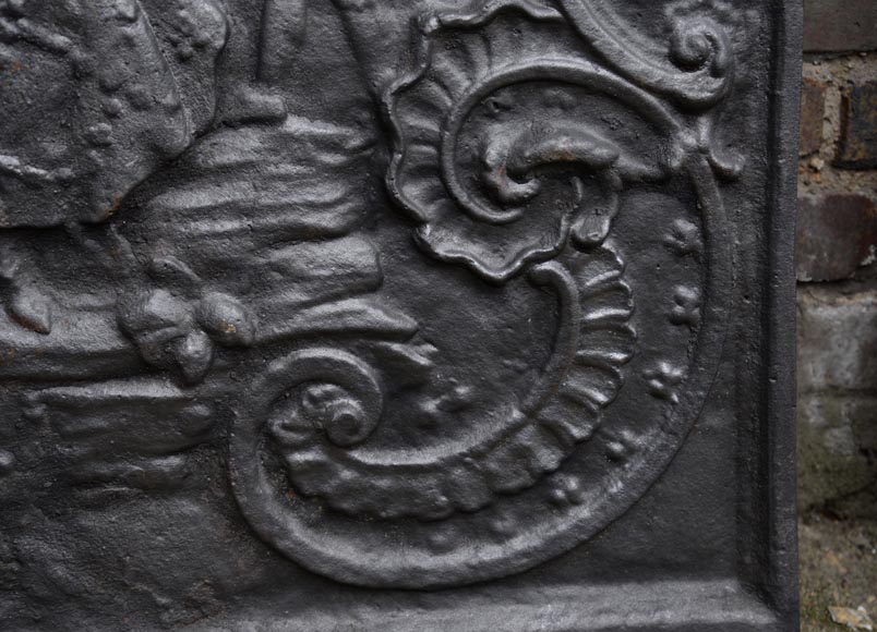 Plaque de cheminée de style Louis XV à la femme au pas de danse et au musicien Plaque de cheminée de style Louis XV à la femme au pas de danse et au musicien-4