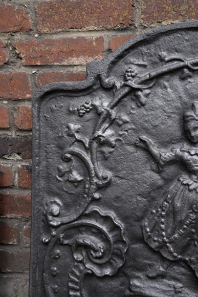 Plaque de cheminée de style Louis XV à la femme au pas de danse et au musicien Plaque de cheminée de style Louis XV à la femme au pas de danse et au musicien-5