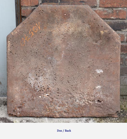 Plaque de cheminée ancienne du XVIIIè siècle aux armes de la famille Fontaine de Biré Plaque de cheminée ancienne du XVIIIè siècle aux armes de la famille Fontaine de Biré-6