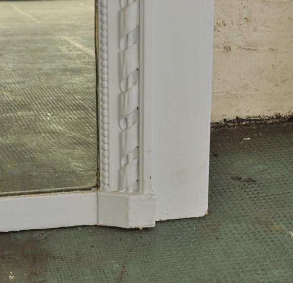 Trumeau ancien de style Louis XVI à décor de couronnes de fleurs et masses d'armes, bois et stuc peint en bleu Trumeau ancien de style Louis XVI à décor de couronnes de fleurs et masses d'armes, bois et stuc peint en bleu-6