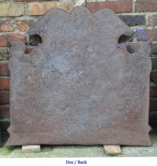 Plaque de cheminée ancienne à décor armorié avec une épée et deux étoiles, deux pilastres ioniques et motif de cuir découpé, fin du XVIIè siècle Plaque de cheminée ancienne à décor armorié avec une épée et deux étoiles, deux pilastres ioniques et motif de cuir découpé, fin du XVIIè siècle-5