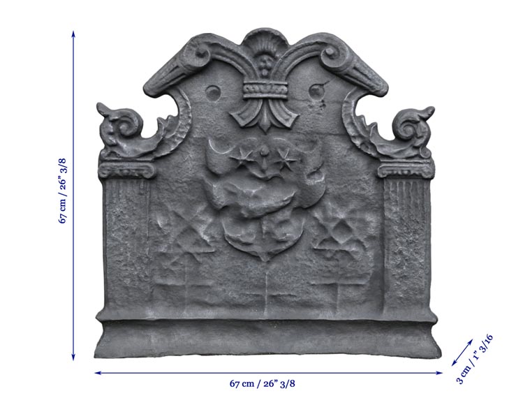 Plaque de cheminée ancienne à décor armorié avec une épée et deux étoiles, deux pilastres ioniques et motif de cuir découpé, fin du XVIIè siècle Plaque de cheminée ancienne à décor armorié avec une épée et deux étoiles, deux pilastres ioniques et motif de cuir découpé, fin du XVIIè siècle-7