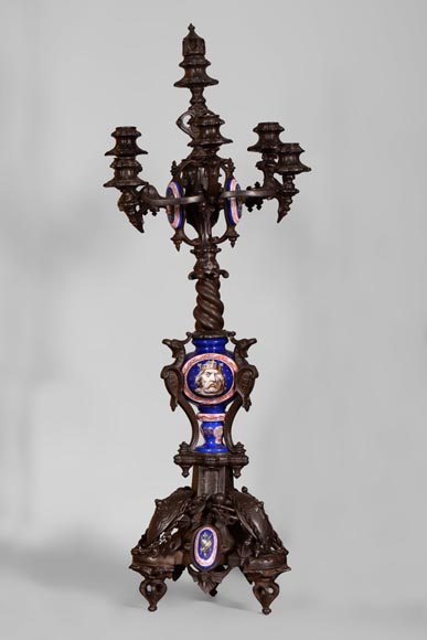 Importante garniture de cheminée 5 pièces de style Troubadour, fonte de fer et Porcelaine de Paris Importante garniture de cheminée 5 pièces de style Troubadour, fonte de fer et Porcelaine de Paris-6