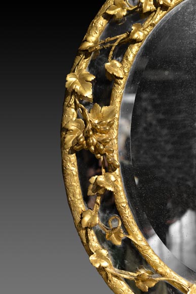 Très beau miroir ovale à parecloses à décor de grappes de raisin et feuilles de vigne Très beau miroir ovale à parecloses à décor de grappes de raisin et feuilles de vigne-3