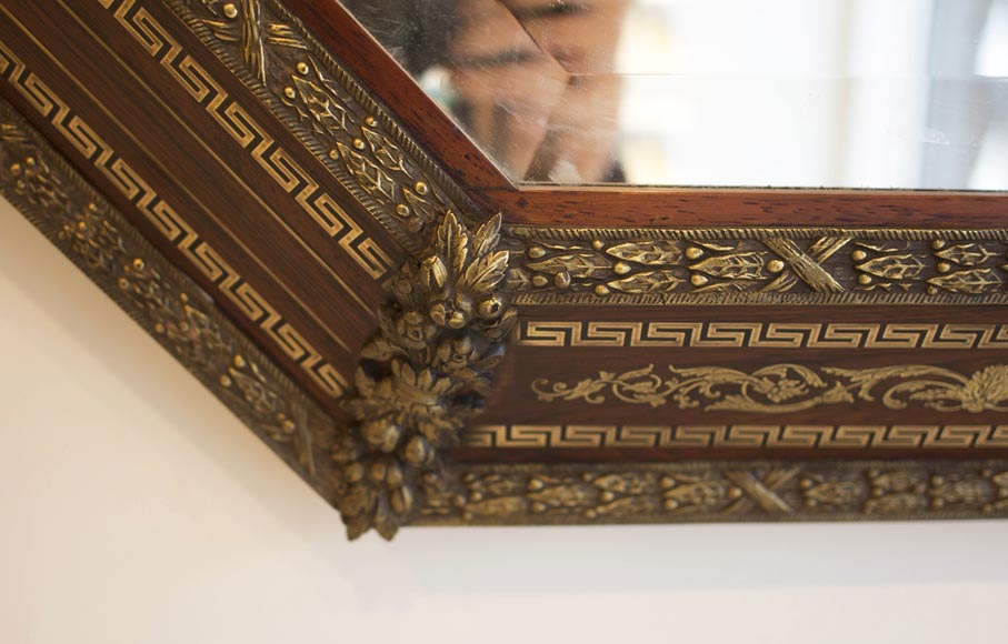 Beau miroir octogonal Napoléon III avec sa glace biseautée, bois, bronze et incrustations de laiton doré Beau miroir octogonal Napoléon III avec sa glace biseautée, bois, bronze et incrustations de laiton doré-3