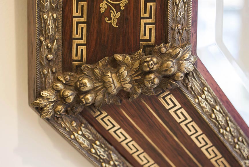 Beau miroir octogonal Napoléon III avec sa glace biseautée, bois, bronze et incrustations de laiton doré Beau miroir octogonal Napoléon III avec sa glace biseautée, bois, bronze et incrustations de laiton doré-4