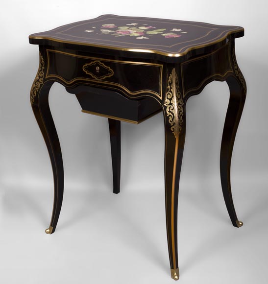 Julien-Nicolas RIVART (1802-1867) - Table à ouvrage en poirier noirci à décor de fleurs des champs en marqueterie de porcelaine Julien-Nicolas RIVART (1802-1867) - Table à ouvrage en poirier noirci à décor de fleurs des champs en marqueterie de porcelaine-1