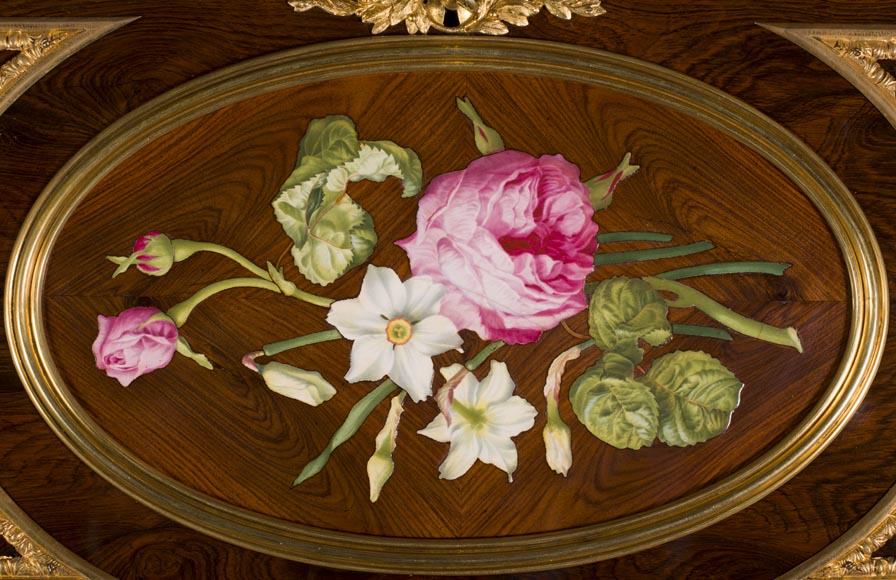 Julien-Nicolas RIVART (1802-1867) - Bureau de pente aux espagnolettes de bronze doré et à décor de marqueterie de porcelaine Julien-Nicolas RIVART (1802-1867) - Bureau de pente aux espagnolettes de bronze doré et à décor de marqueterie de porcelaine-3