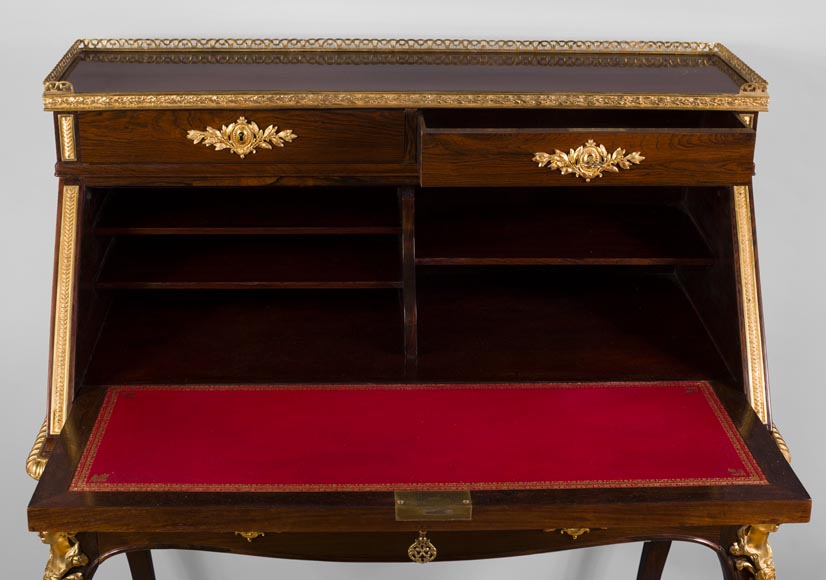 Julien-Nicolas RIVART (1802-1867) - Bureau de pente aux espagnolettes de bronze doré et à décor de marqueterie de porcelaine Julien-Nicolas RIVART (1802-1867) - Bureau de pente aux espagnolettes de bronze doré et à décor de marqueterie de porcelaine-4