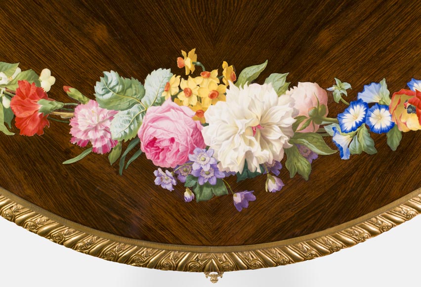 Maison TAHAN, Julien-Nicolas RIVART (1802-1867) et Pierre-Joseph GUEROU - Exceptionnel bureau plat violoné de style Louis XV à décor de marqueterie de porcelaine et espagnolettes en bronze doré Maison TAHAN, Julien-Nicolas RIVART (1802-1867) et Pierre-Joseph GUEROU - Exceptionnel bureau plat violoné de style Louis XV à décor de marqueterie de porcelaine et espagnolettes en bronze doré-2