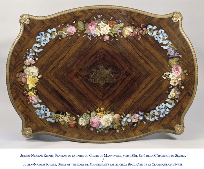 Julien-Nicolas RIVART (1802-1867) - Table en bois de rose de style Louis XV à décor de couronne de pivoines en marqueterie de porcelaine  Julien-Nicolas RIVART (1802-1867) - Table en bois de rose de style Louis XV à décor de couronne de pivoines en marqueterie de porcelaine -7