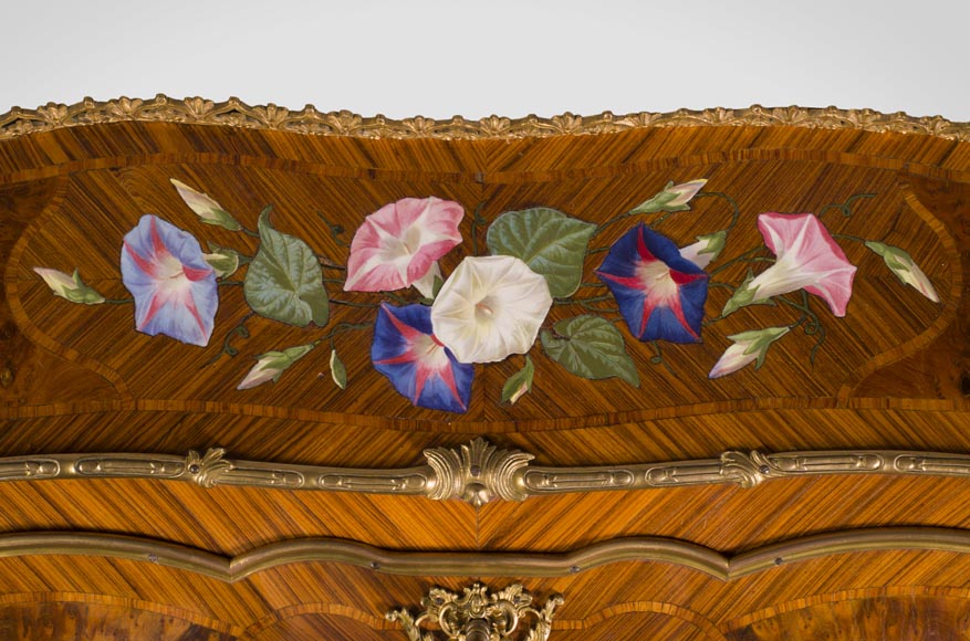 Alphonse GIROUX et cie (1838-1867) et Julien-Nicolas RIVART (1802-1867) - Très beau bureau de pente aux espagnolettes à décor de roses en incrustation de porcelaine Alphonse GIROUX et cie (1838-1867) et Julien-Nicolas RIVART (1802-1867) - Très beau bureau de pente aux espagnolettes à décor de roses en incrustation de porcelaine-3
