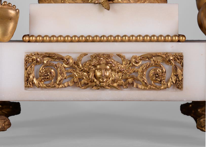 Petite pendule aux putti de Perrineau, de style Louis XVI Petite pendule aux putti de Perrineau, de style Louis XVI-7