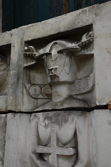 Ensemble d'éléments décoratifs monumentaux de style ethnique en plâtre, XXè siècle Ensemble d'éléments décoratifs monumentaux de style ethnique en plâtre, XXè siècle-7