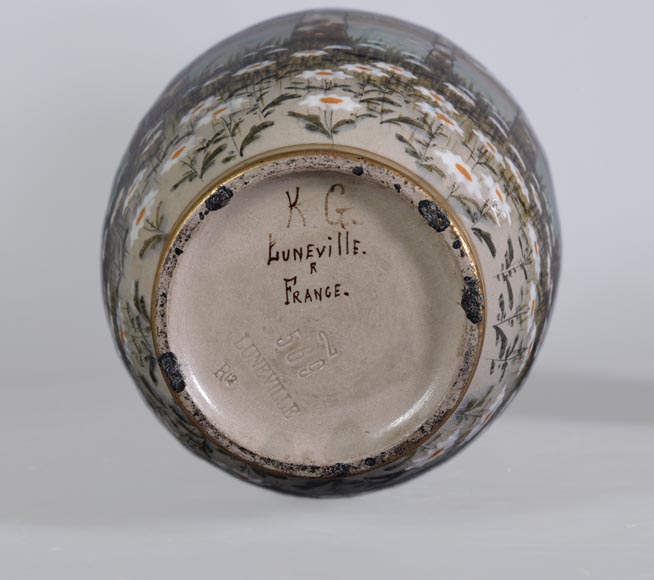 Manufacture KELLER & GUERIN à Lunéville - Paire de vases à décor de cigognes en vol dans un paysage lacustre Manufacture KELLER & GUERIN à Lunéville - Paire de vases à décor de cigognes en vol dans un paysage lacustre-6