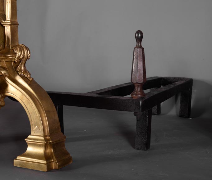 Paire de chenets ancienne de style Napoléon III en bronze doré aux têtes de lions  Paire de chenets ancienne de style Napoléon III en bronze doré aux têtes de lions -6