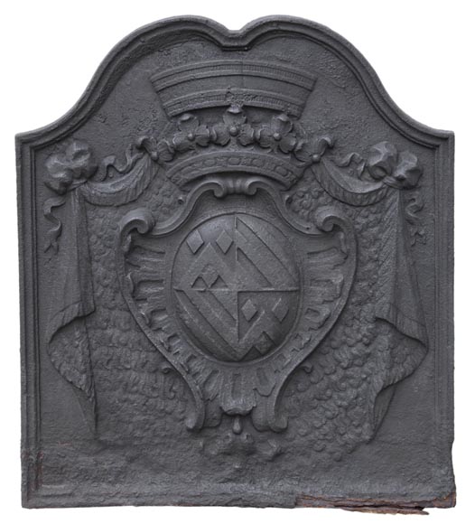 Belle plaque de cheminée ancienne aux armes de la famille Fyot, XVIIIè siècle Belle plaque de cheminée ancienne aux armes de la famille Fyot, XVIIIè siècle-0