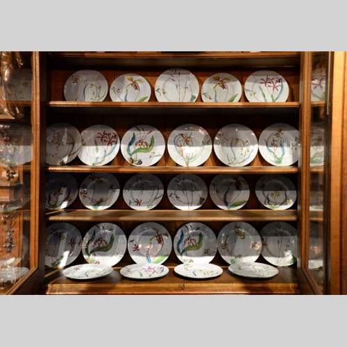 Manufacture de SAINT-CLEMENT - Ensemble d'assiettes aux orchidées