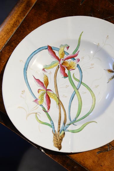 Manufacture de SAINT-CLEMENT - Ensemble d'assiettes aux orchidées Manufacture de SAINT-CLEMENT - Ensemble d'assiettes aux orchidées-2