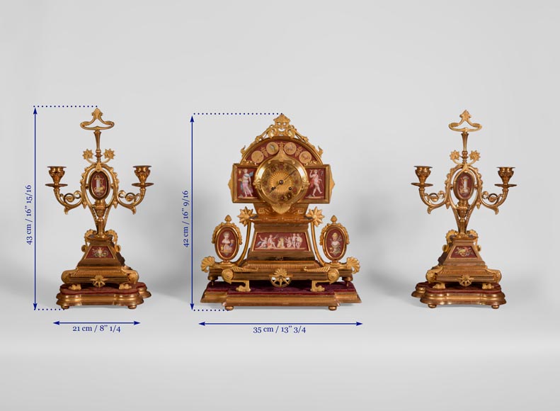 Garniture de cheminée de style Néo-Pompéien, en bronze doré et porcelaine rouge Garniture de cheminée de style Néo-Pompéien, en bronze doré et porcelaine rouge-11
