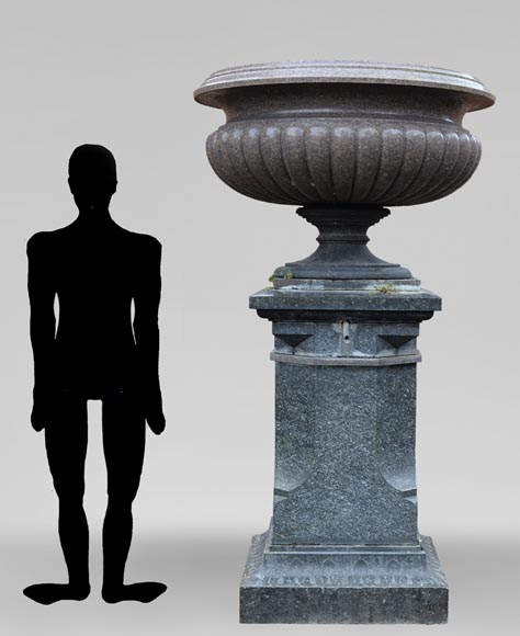 Grande vasque ancienne en granite français, milieu du XIXème siècle Grande vasque ancienne en granite français, milieu du XIXème siècle-0