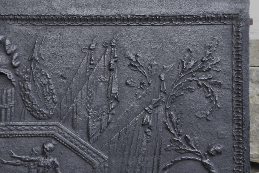 Grande plaque de cheminée ancienne en fonte inspirée du Serment des Horaces de David, première moitié du XIXème siècle Grande plaque de cheminée ancienne en fonte inspirée du Serment des Horaces de David, première moitié du XIXème siècle-5