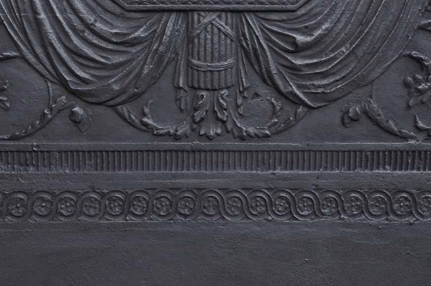 Grande plaque de cheminée ancienne en fonte inspirée du Serment des Horaces de David, première moitié du XIXème siècle Grande plaque de cheminée ancienne en fonte inspirée du Serment des Horaces de David, première moitié du XIXème siècle-6