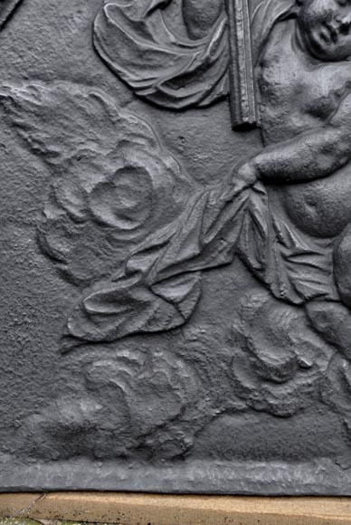 Plaque de cheminée ancienne datée 1693 au putto ailé tenant une torche Plaque de cheminée ancienne datée 1693 au putto ailé tenant une torche-3