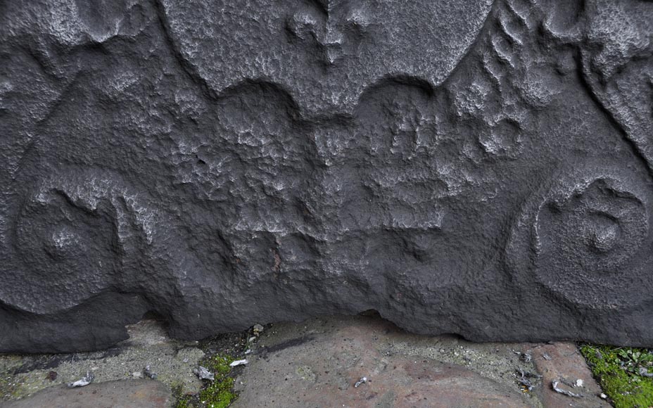 Plaque de cheminée ancienne aux armes de France et au riche décor avec Cupidons, XVIIème siècle Plaque de cheminée ancienne aux armes de France et au riche décor avec Cupidons, XVIIème siècle-8