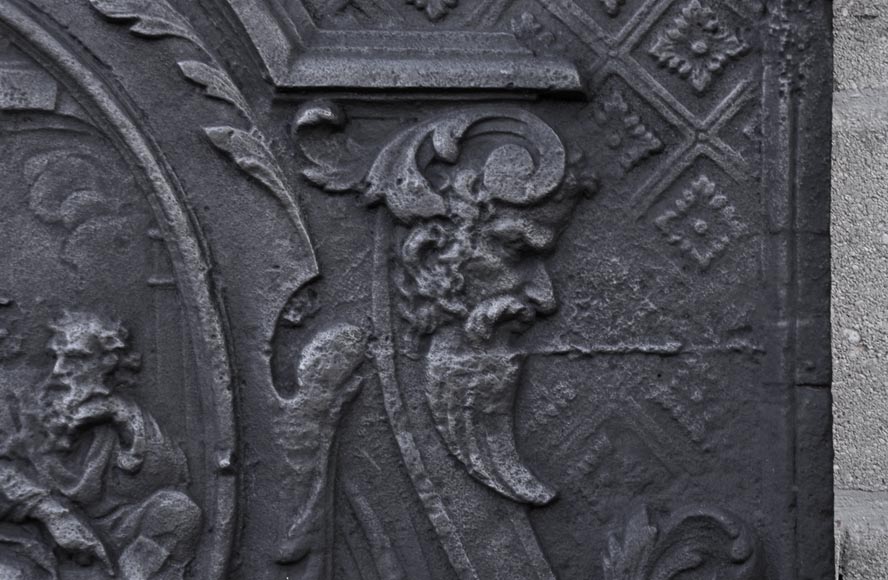 Grande plaque de cheminée ancienne de style Louis XV représentant Diane et les sages, XVIIIème siècle Grande plaque de cheminée ancienne de style Louis XV représentant Diane et les sages, XVIIIème siècle-2