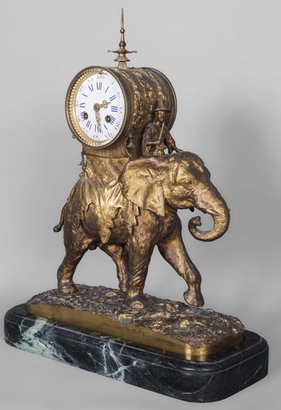 Christophe FRATIN (1801-1864) rare pendule à l'éléphant d'Asie, en bronze doré et patiné Christophe FRATIN (1801-1864) rare pendule à l'éléphant d'Asie, en bronze doré et patiné-0