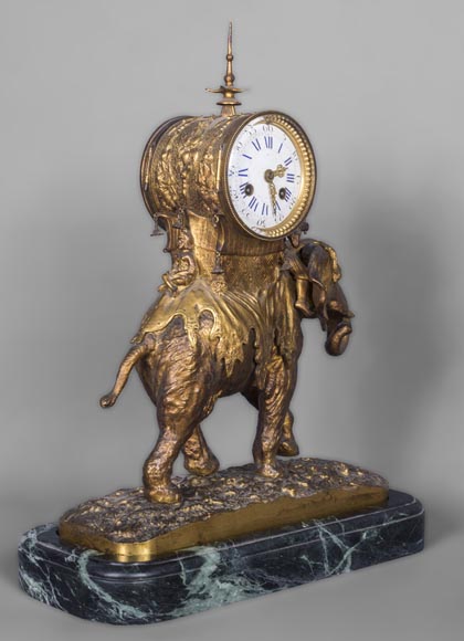 Christophe FRATIN (1801-1864) rare pendule à l'éléphant d'Asie, en bronze doré et patiné Christophe FRATIN (1801-1864) rare pendule à l'éléphant d'Asie, en bronze doré et patiné-2