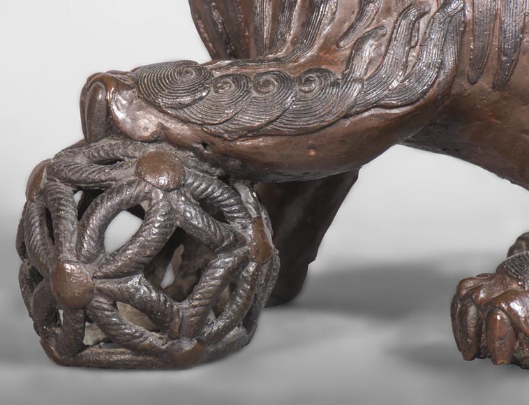 Pendule chinoisante à décor de chien de Fô Pendule chinoisante à décor de chien de Fô-4