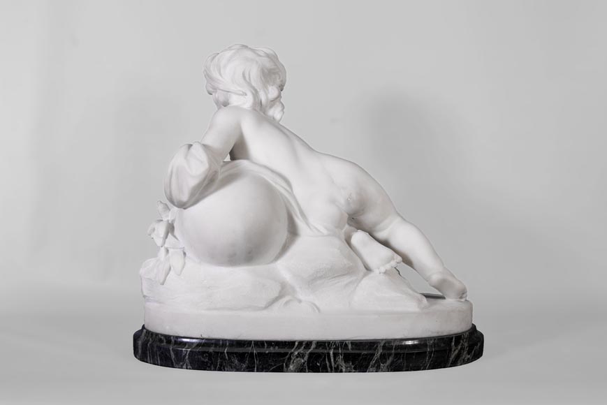 Allégorie d'une rivière sous la forme d'un enfant, sculpture en marbre statuaire, socle en Vert de mer Allégorie d'une rivière sous la forme d'un enfant, sculpture en marbre statuaire, socle en Vert de mer-2