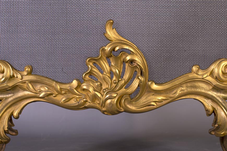 Beau pare-étincelles ancien de style Louis XV au décor en bronze doré et aux branches d'olivier Beau pare-étincelles ancien de style Louis XV au décor en bronze doré et aux branches d'olivier-5