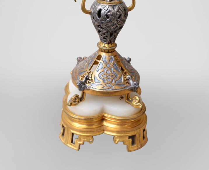 Victor GEOFFROY-DECHAUME (modèle de) et Auguste-Maximilien DELAFONTAINE (bronzier) - Garniture « Persane » en bronze doré et argenté Victor GEOFFROY-DECHAUME (modèle de) et Auguste-Maximilien DELAFONTAINE (bronzier) - Garniture « Persane » en bronze doré et argenté-7