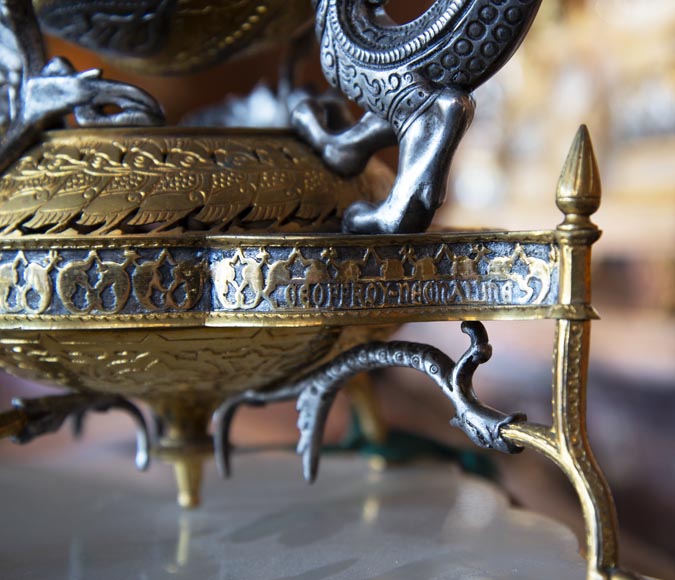 Victor GEOFFROY-DECHAUME (modèle de) et Auguste-Maximilien DELAFONTAINE (bronzier) - Garniture « Persane » en bronze doré et argenté Victor GEOFFROY-DECHAUME (modèle de) et Auguste-Maximilien DELAFONTAINE (bronzier) - Garniture « Persane » en bronze doré et argenté-13