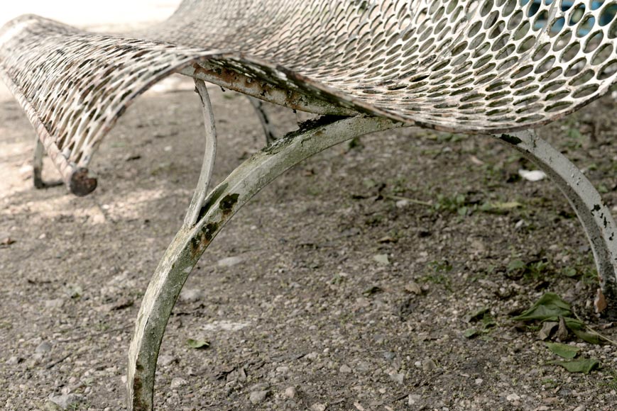 Ancien banc de jardin blanc à décor ajouré, années 1930 Ancien banc de jardin blanc à décor ajouré, années 1930-4