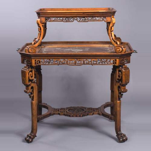 Table à thé japonisante à double plateau et incrustations de nacre