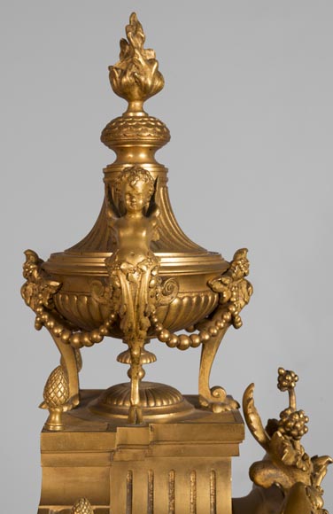 Pendule de style Louis XVI, en bronze doré Pendule de style Louis XVI, en bronze doré-6