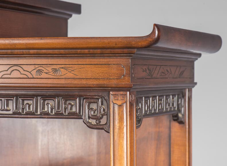 Meuble de présentation japonisant à décor d'ivoire et de laque Meuble de présentation japonisant à décor d'ivoire et de laque-2