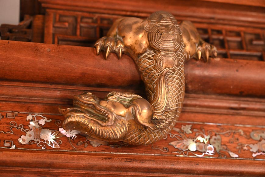 Gabriel VIARDOT (attribué à), Meuble japonisant aux panneaux incrustés de nacre, fin du XIXe siècle Gabriel VIARDOT (attribué à), Meuble japonisant aux panneaux incrustés de nacre, fin du XIXe siècle-1